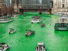 La rivière Chicago colorée en vert pour célébrer la Saint-Patrick