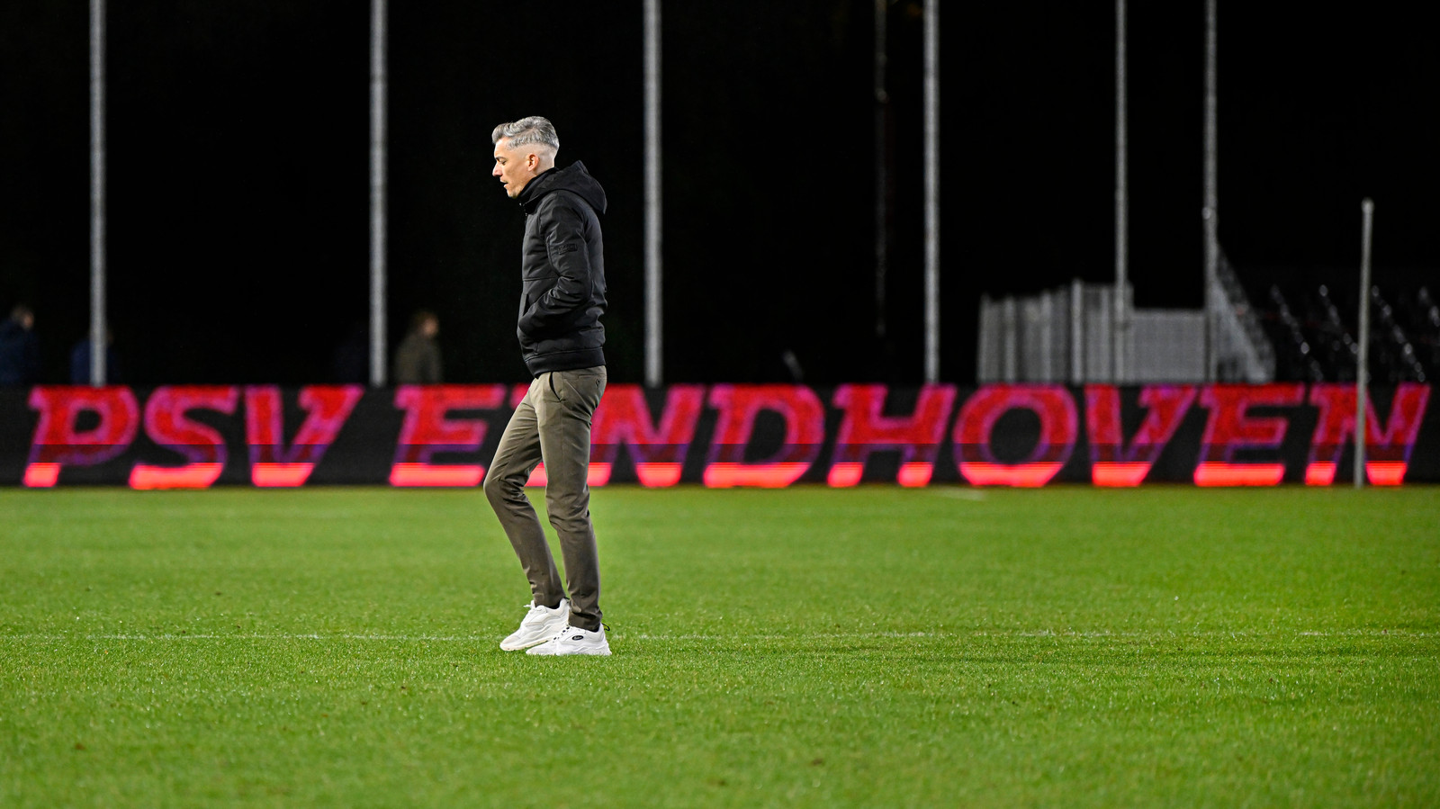 Ooit samen in de F’jes, nu sleutelfiguren in een knotsgekke Jong PSV-FC ...