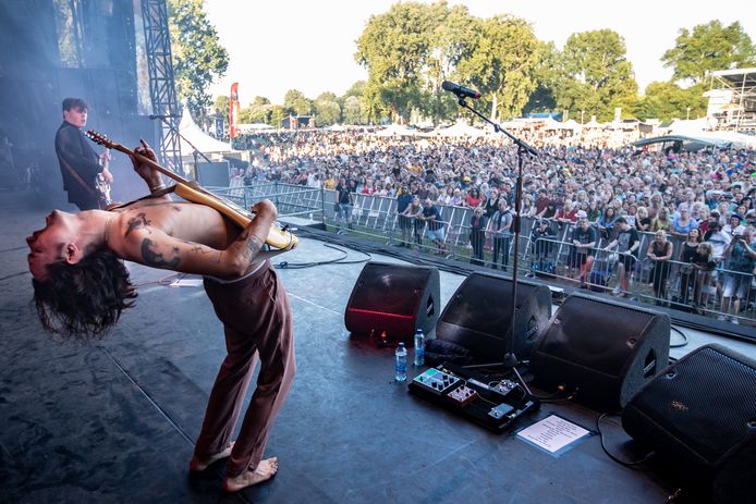 Archiefbeeld ter illustratie: Parkpop 2019 in het Zuiderpark met Jett Rebel (Jelte Tuinstra) op het podium.