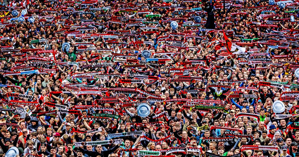 Ajax na Feyenoord en PSV nu de op twee na populairste club: ‘De langdurige heisa doet het imago geen goed’