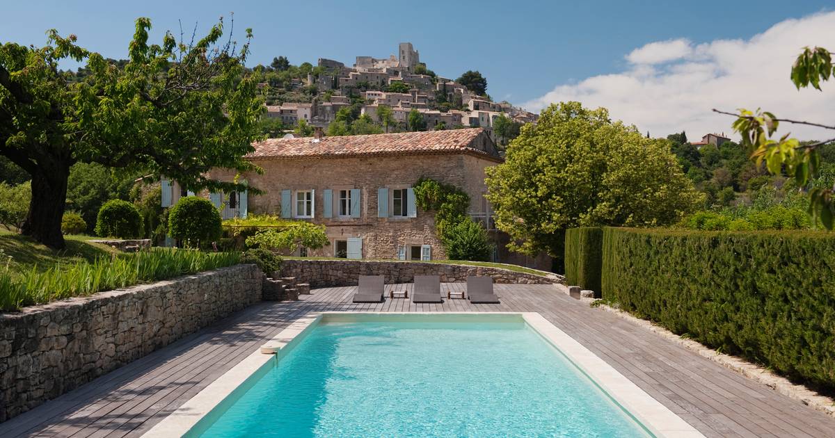 Le autorità fiscali francesi hanno già rivelato 20.000 piscine non autorizzate grazie all’intelligenza artificiale all’estero