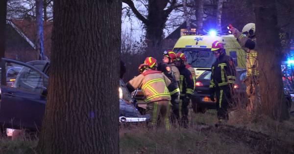 Bestuurders gewond bij frontale botsing in Agelo | Dinkelland - Tubantia
