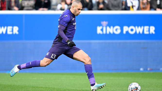 Nieuwe tegenvaller voor Anderlecht: Slimani weken out met spierblessure