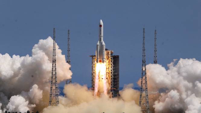 ‘Ongecontroleerde' Chinese raket valt uit elkaar boven Indische Oceaan