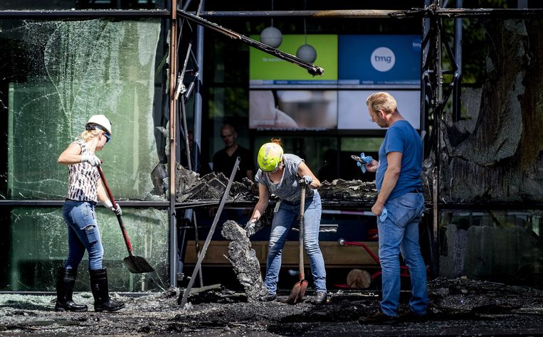 De ravage aan de gebouwen van 'De Telegraaf' in Amsterdam, na de aanslag van 26 juni.
 Beeld EPA