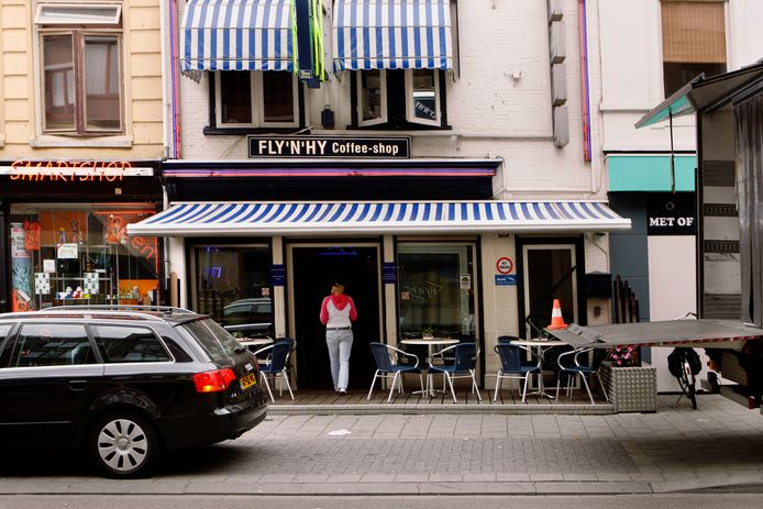 De coffeeshops in Breda blijven enkel toegankelijk voor inwoners van Nederland, een proef in Tilburg en Eindhoven ten spijt.