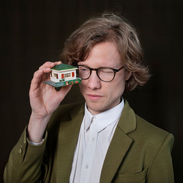 Fulco Ottervanger speelt op het dak van concertclub De Kreun in Kortrijk.  Beeld RV (c) Tjorven Bruyneel