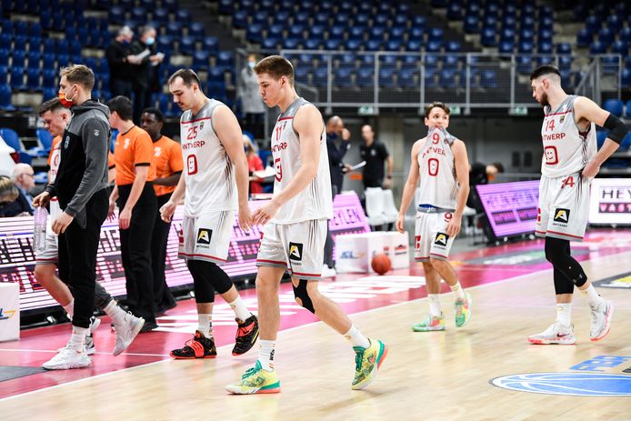 Bedrukte gezichten na de nederlaag tegen Leuven. Kan Giants iets rechtzetten tegen Brussel ?
