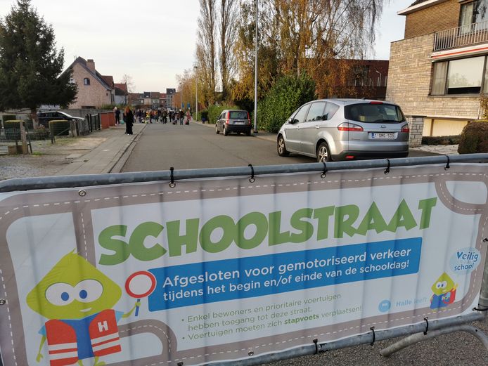 De Balthazarstraat (foto) aan Zilverberk is al een tijdje een schoolstraat maar nu worden er ook aan de andere kant van de school extra maatregelen genomen.