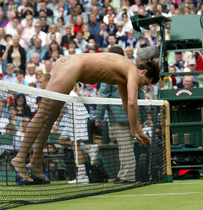Tijdens de mannenfinale op Wimbledon in 2002 tussen Nalbandian en Hewitt.