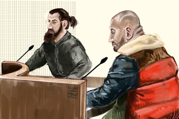 Abas (links) en Idris M. uit Zwolle tijdens de eerste dag van hun rechtszaak.