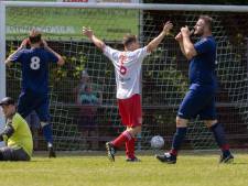 Bizarre wedstrijd brengt FC Kraggenburg in finale van de nacompetitie: ‘Zijn wel wat gekkigheid gewend’