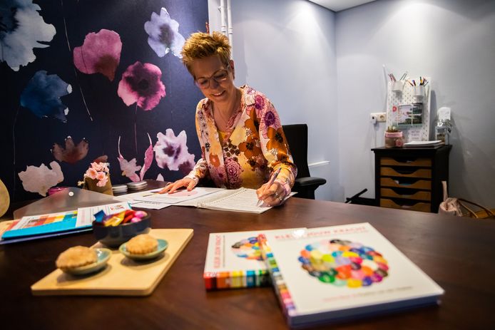 Lianne de Visser heeft haar eigen kantoor in het gebouw van Clavis aan de Rosegracht in Terneuzen.