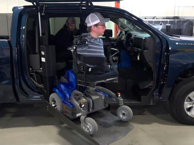 VIDEO | Amerikaan zonder armen en benen bestuurt truck met joystick