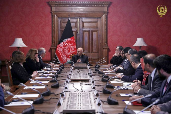 De Amerikaanse delegatieleider Zalmay Khalilzad sprak al verschillende keren met vertegenwoordigers van de taliban.