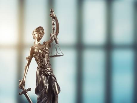 Rooienaar (63) zorgde voor onrust in zorgcentrum Lieshout; ronkende heggenschaar en ander geluid kost hem 300 euro boete