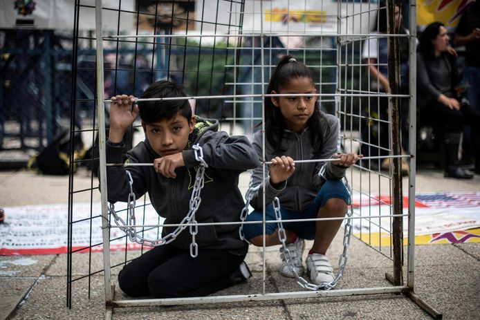 Kinderen nemen deel aan een protest tegen het Amerikaanse migratiebeleid in Mexico-stad.