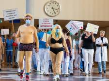 Zorgpersoneel krijgt er vijftien procent salaris bij en recht om onbereikbaar te zijn