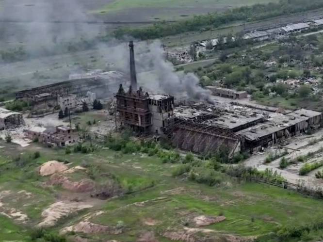 KIJK. Bijna geen enkel gebouw bleef gespaard: Russisch leger verovert dorp in Oekraïne, dronebeelden tonen totale vernieling