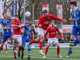 Haris Memic van Excelsior 31 kopt de bal op doel