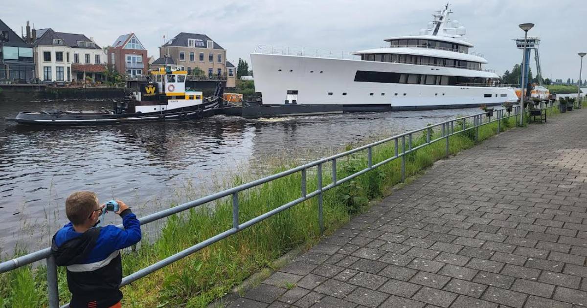 Jesse zet superjacht op de foto in Gouderak | Gouda