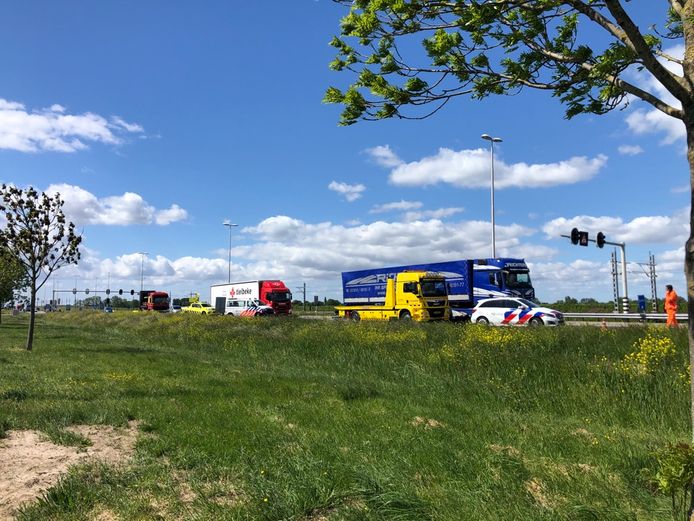 Ongeluk op N50 richting Zwolle met paard en trailer | Kampen | destentor.nl