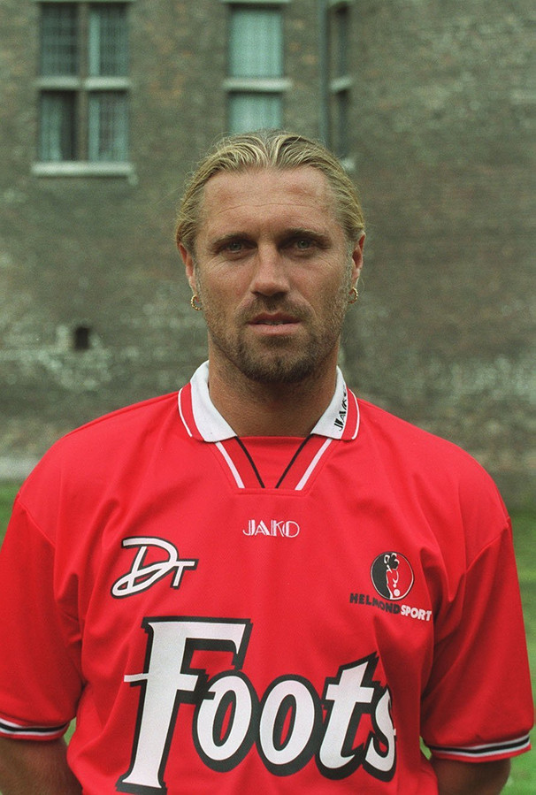 Gouden team Helmond Sport rechts achterin Foto ed.nl