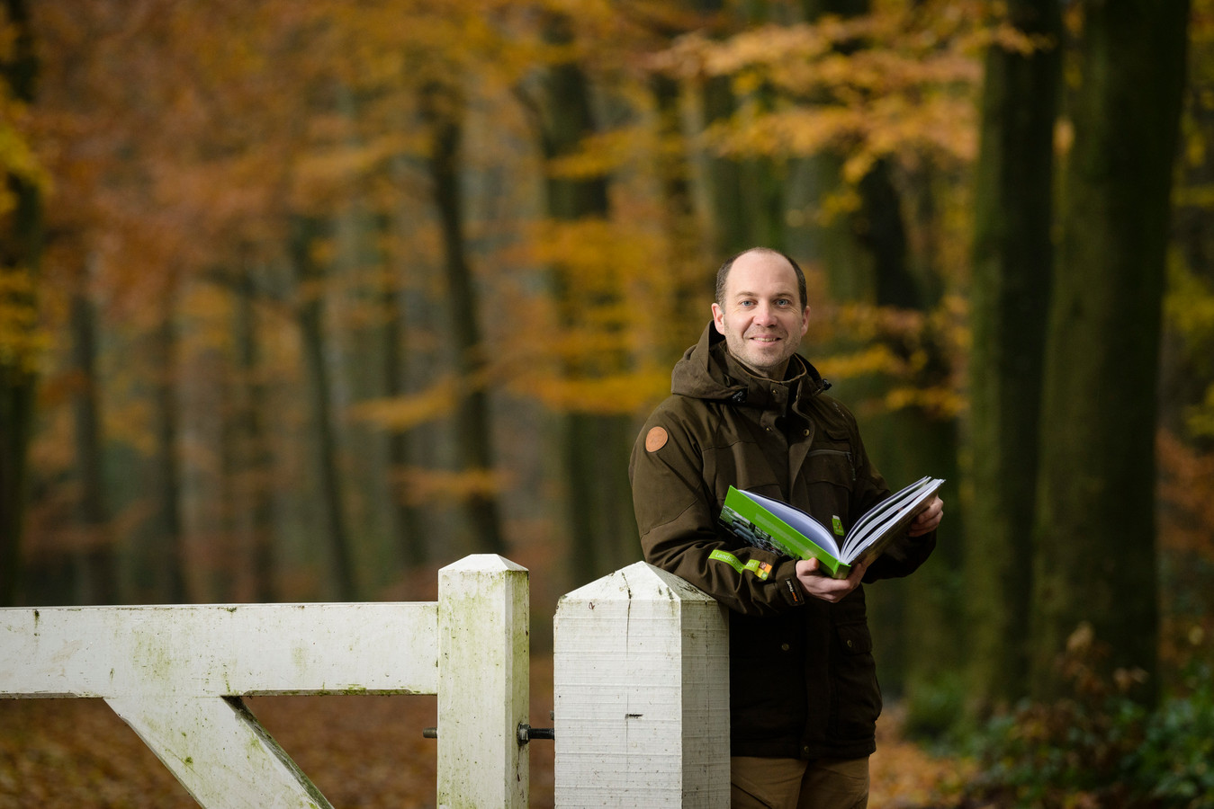 Martijn Horst, erfgoedspecialist bij Landschap Overijssel, presenteert binnenkort het nieuwe boek ‘Landgoederen van Textiel’. Aan het boek is ook een aantal wandelroutes gekoppeld, onder andere bij het Enschedese Smalenbroek.