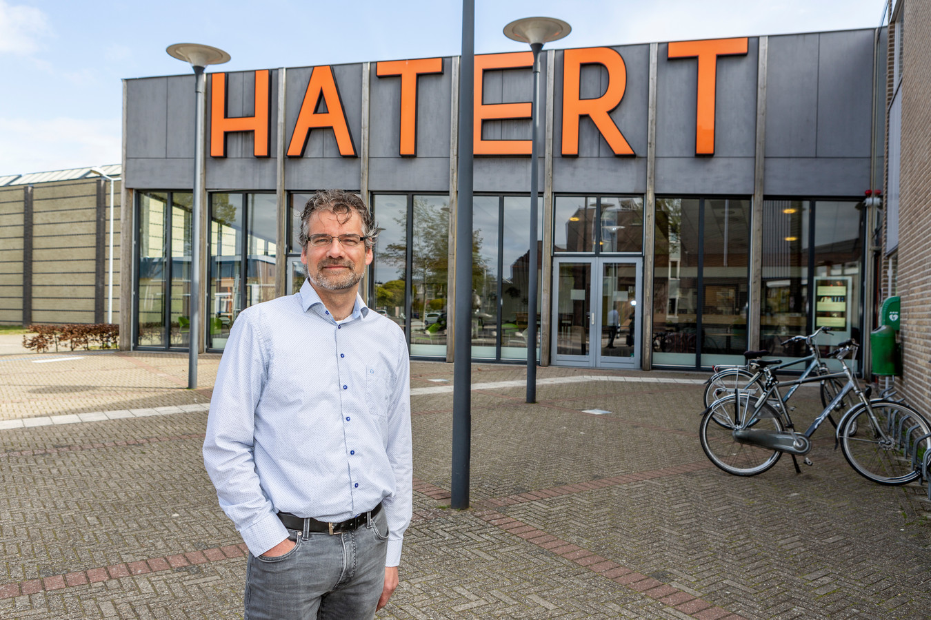 Hans van Hooft in het hart van Hatert, de Nijmeegse wijk waar hij sinds negen jaar woont.