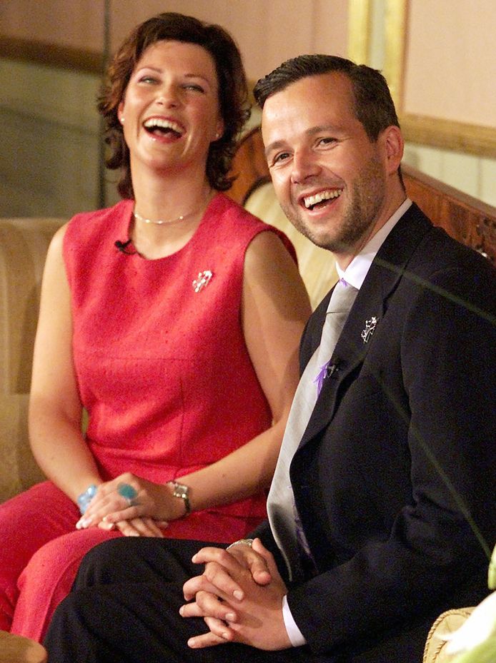 De Noorse prinses Märtha Louise en Ari Behn bij de aankondiging van hun verloving in 2002.