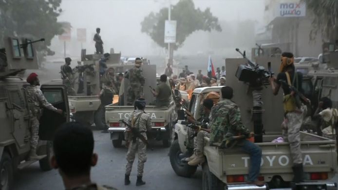 Jemenitische separatisten voor de bestorming van het presidentiële paleis in Aden.