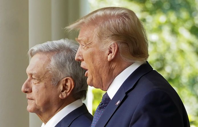 De Mexicaanse president Andres Manuel Lopez Obrador en de Amerikaanse president Donald Trump in de tuin van het Witte Huis.