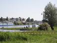De politie vond zondagmiddag een lichaam in de Rijn bij Arnhem.