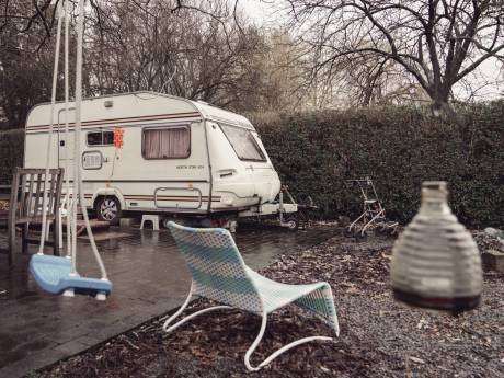 Dakloze Wieslaw (72) moet opnieuw zijn biezen pakken uit Drongen: “Streven naar een kleinschalig bejaardentehuis voor oudere daklozen”