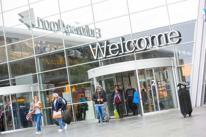 Op Eindhoven Airport is parkeren nu duurder dan bij Schiphol