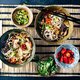 Van pho noedelsoep tot Catalaanse spinazietaart: vijf vegetarische gerechten
