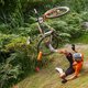 ►Van der Poel ziet medaillekans verdampen na zware val, goud in mountainbiken voor Brit Tom Pidcock