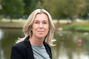 Anne Schasfoort-Platenkamp van de VVD denkt dat camera's onvermijdelijk zijn nu er zoveel gestolen en vernield wordt.
