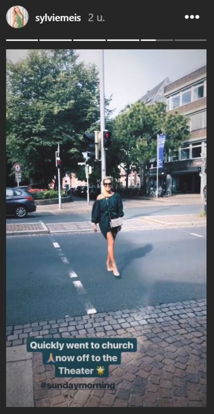 Sylvie Meis naar de kerk