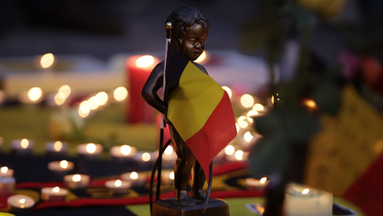 Kaarsen op het Beursplein in Brussel. Beeld afp