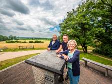 Oriënteertafel staat al 100 jaar op de Kuiperberg in Ootmarsum: ‘Fenomenaal uitkijkpunt toeristische trekpleister’