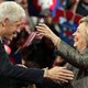 Hillary heeft een Bill-probleem: wat te doen met haar man?