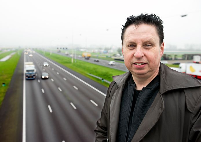 Verkeerspsycholoog Gerard ter Toolen denkt dat Nederlanders zich beter aan de maximumsnelheid houden omdat bijna niemand meer haast heeft.