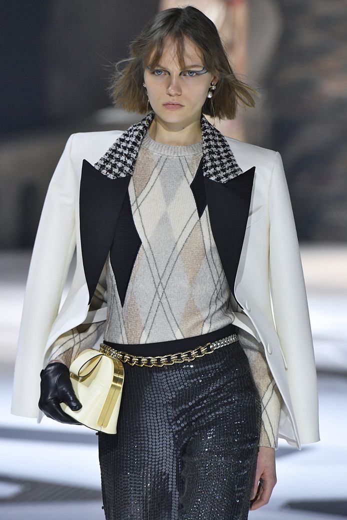 De chain belt gespot bij de herfst-wintercollectie 2018 van Louis Vuitton tijdens Paris Fashion Week.