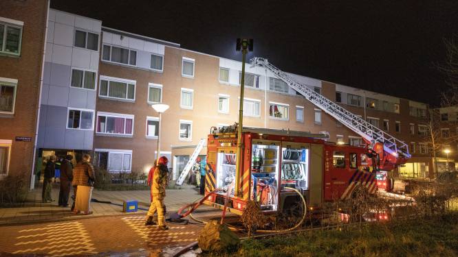 Resten van explosief aangetroffen bij woningbrand in Holendrecht, huizen tijdelijk ontruimd 