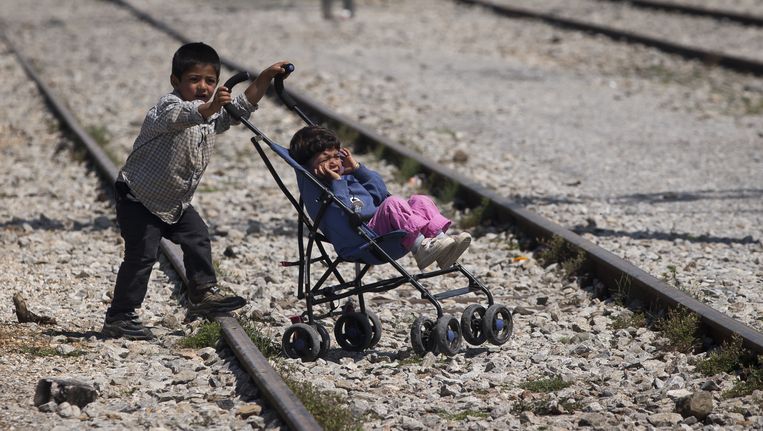Syrische vluchtelingenkinderen in een kamp in Griekenland. Beeld ap