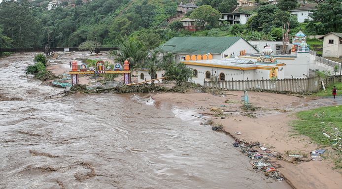 Overstromingen teisteren Zuid-Afrika al een aantal dagen. Zo ook hier vlakbij de stad Durban.