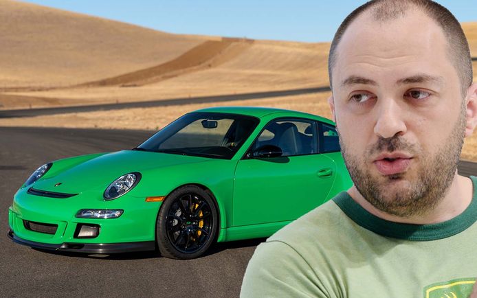 Onder meer een Porsche in het groen van Whatsapp staat te koop.