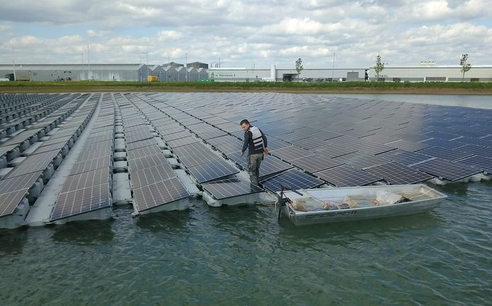 Een deel van de zonnepanelen komt wellicht op het water, zoals hier in Lichtenvoorde, te liggen.
