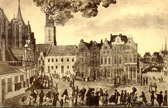 De brand in de toren van de Peperbus in januari 1815, gezien vanaf de Grote Markt. Beeld: